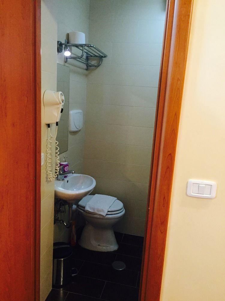 Zhihua Guest House Roma Dış mekan fotoğraf
