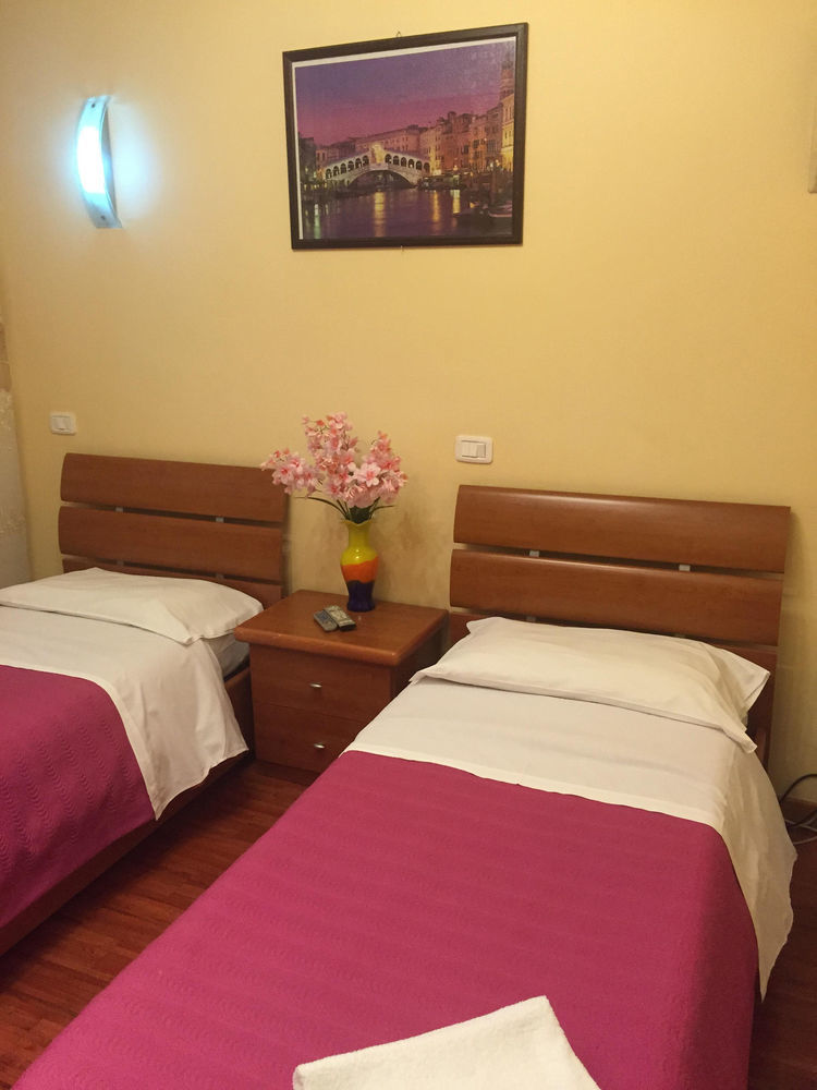 Zhihua Guest House Roma Dış mekan fotoğraf
