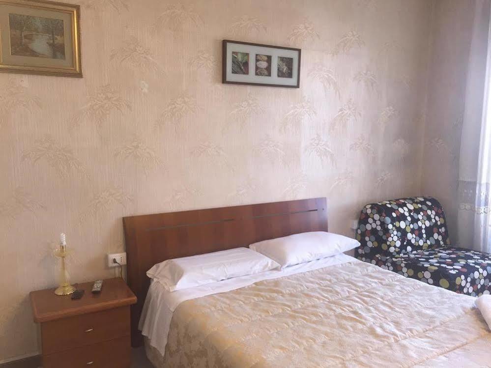 Zhihua Guest House Roma Dış mekan fotoğraf